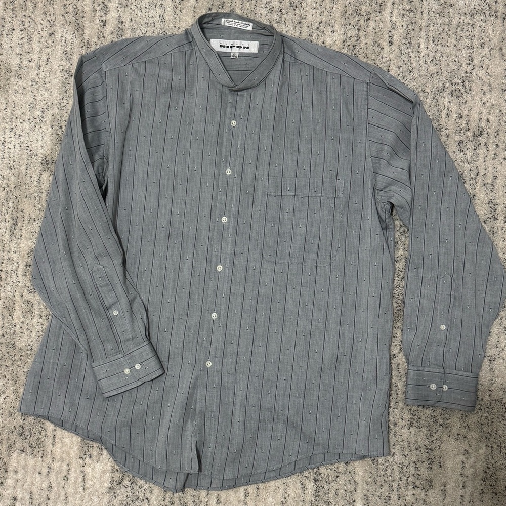Vintage Albert Nipon men’s dress shirt. Size 17 34/35. Like new